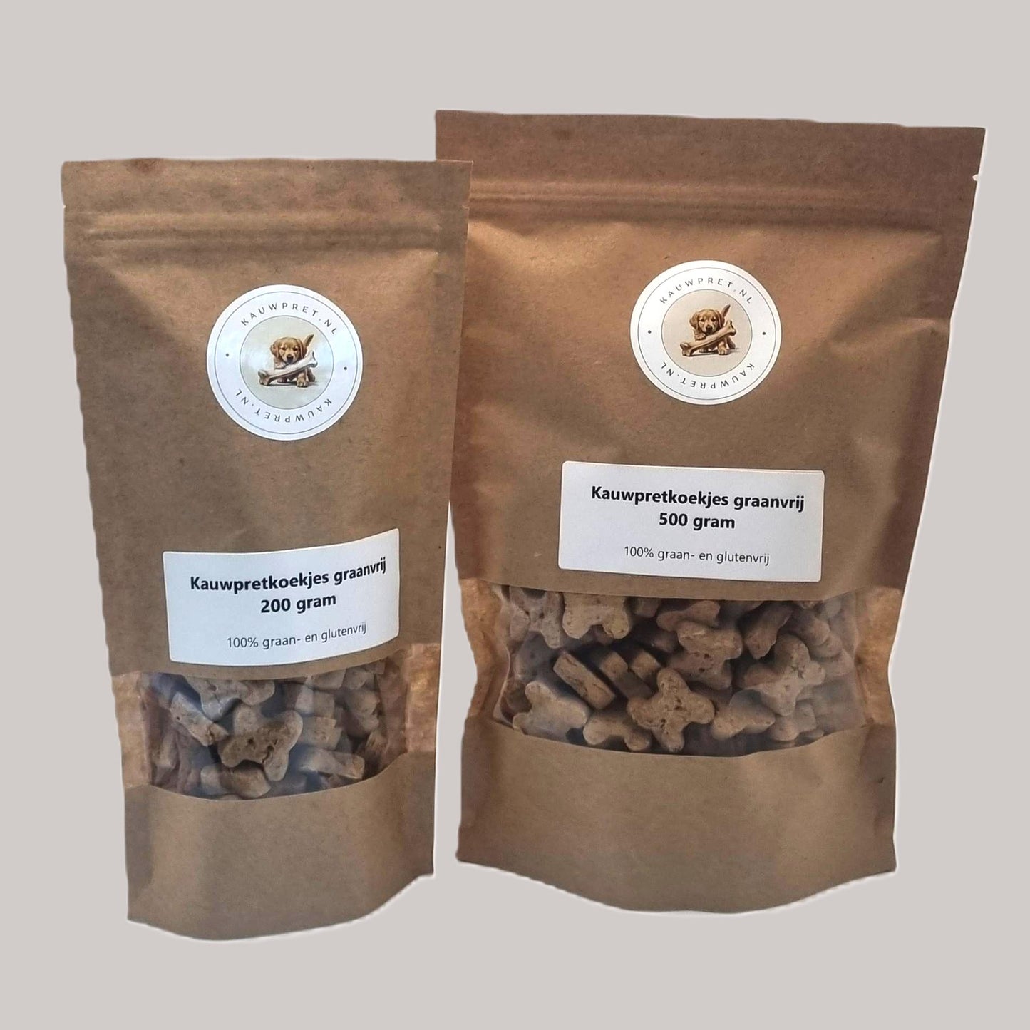 Een gezonde én smakelijke beloning voor je hond? Onze hondenkoekjes zonder granen zijn ideaal voor honden met een gevoelige maag, voedselintolerantie of graanallergie. Maar ook zonder allergie zijn deze koekjes een heerlijke, verantwoorde traktatie waar elke viervoeter blij van wordt! Bestel bij Kauwpret.nl!