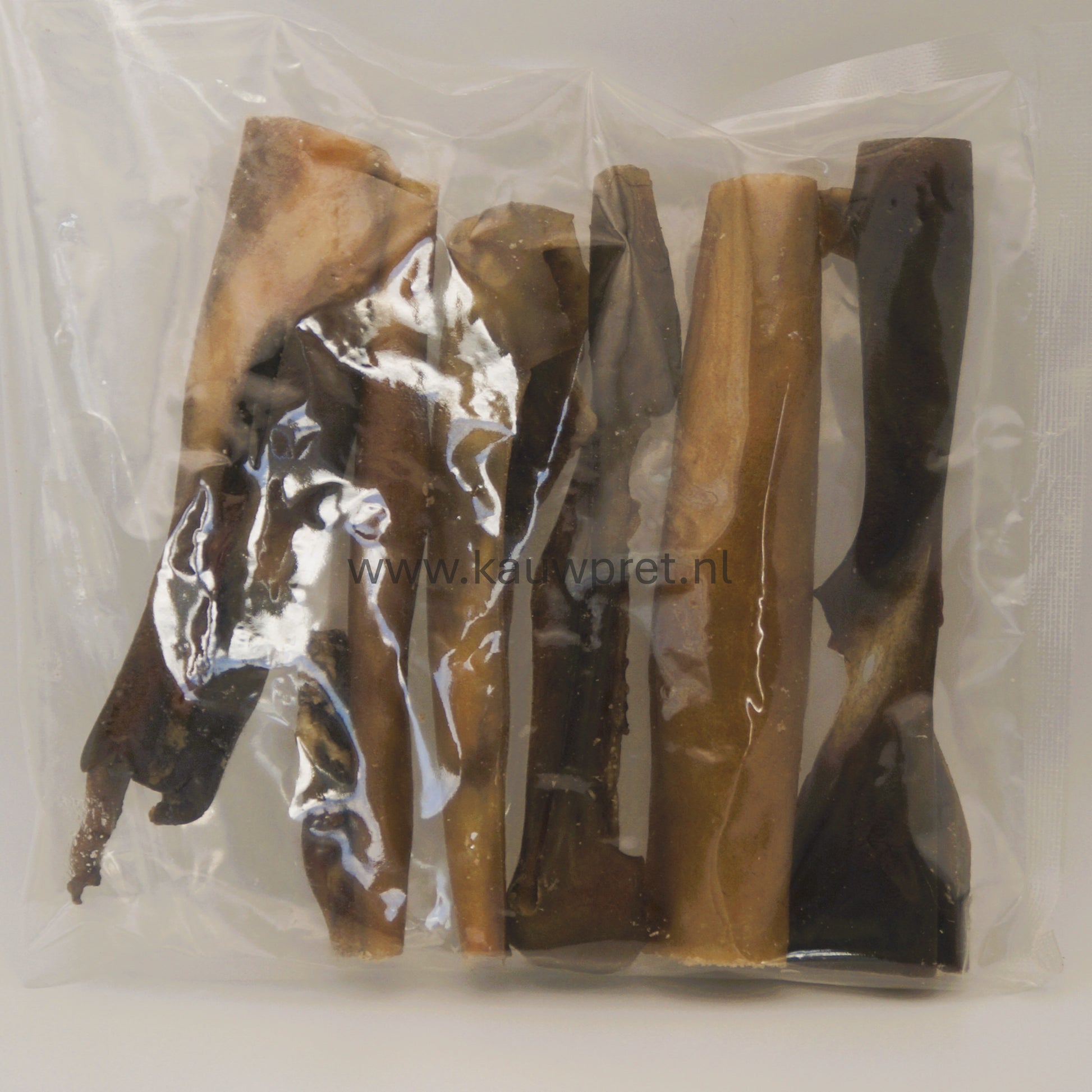 100% natuurlijke gedroogde kameelkophuid voor de hond. Kophuid is over het algemeen een van de meest taaie natuurlijke hondensnacks. De kamelenhuid is glutenvrij en hypoallergeen.